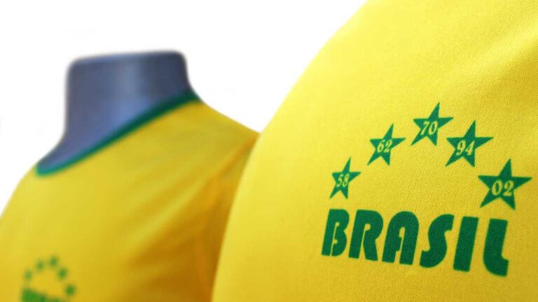 Camiseta Brasil 1958: A História por Trás da Camisa da Seleção Brasileira Campeã da Copa do Mundo