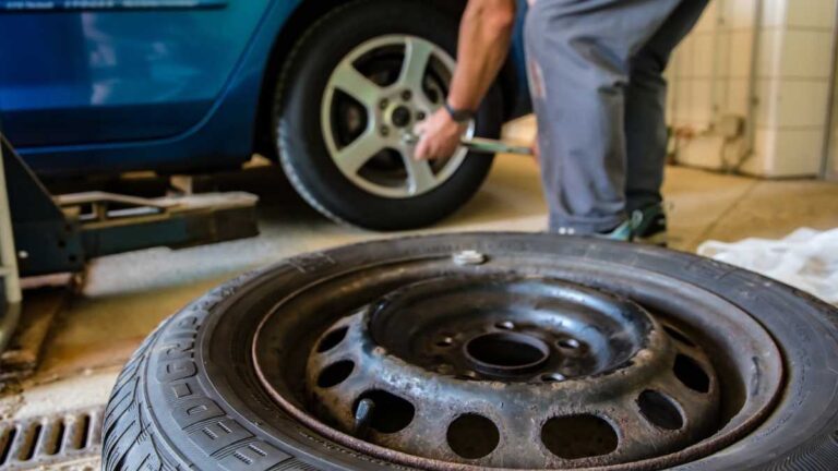 Aprenda a evitar o desgaste precoce dos pneus do seu carro