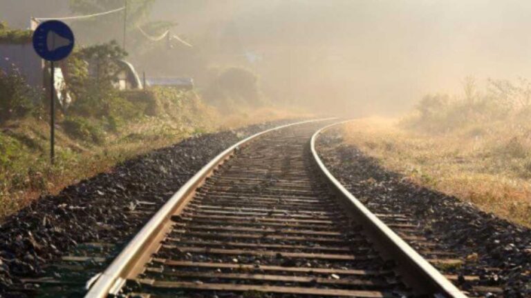 Como os trilhos de trem são construídos hoje em dia